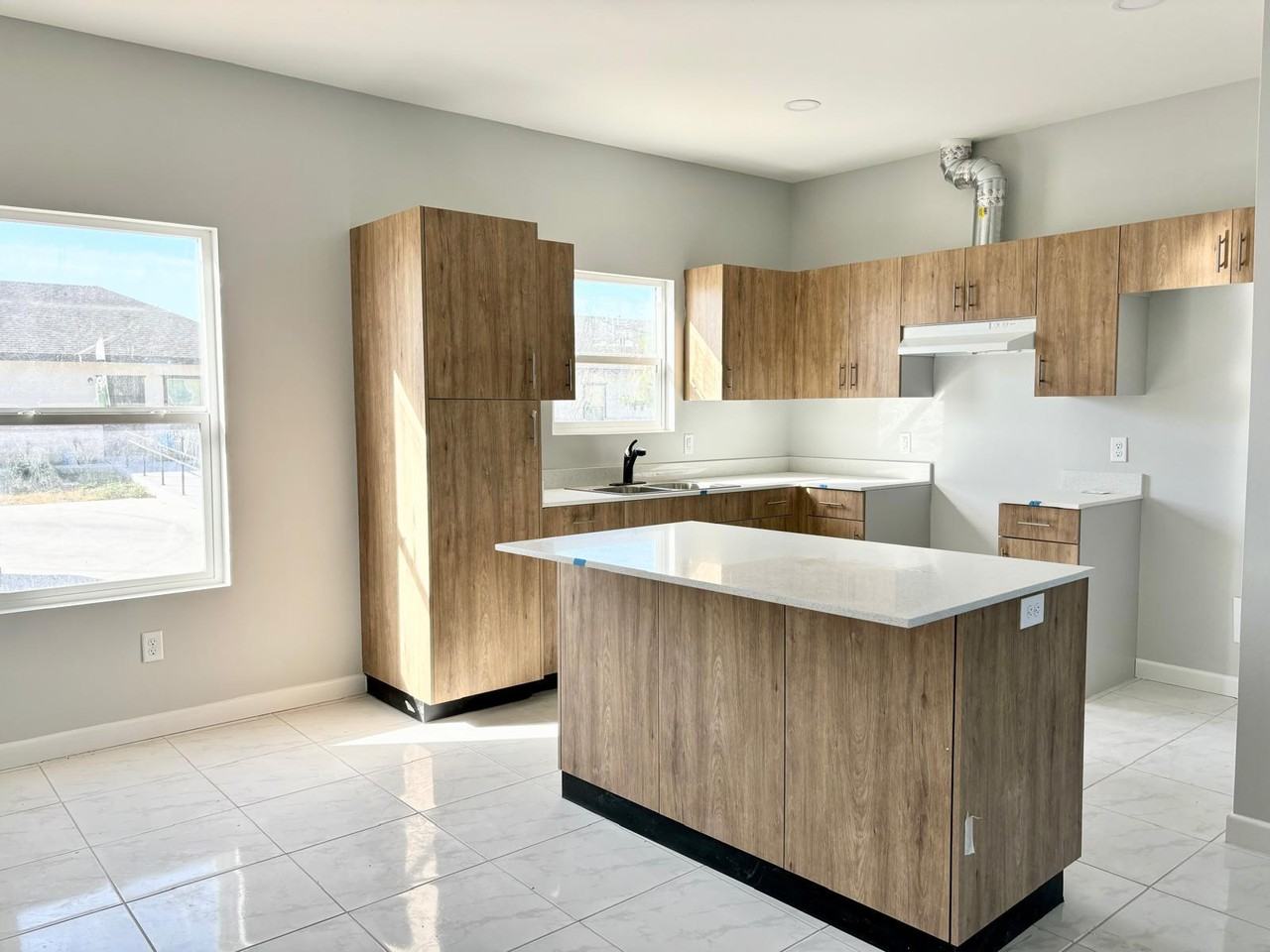 1503 West Saint Francis Avenue - Photo 2 of 40