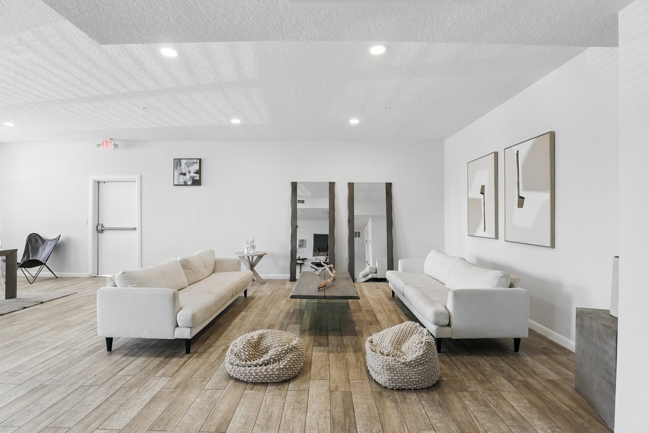 PALAZZO RESIDENCES I - Photo 7 of 10