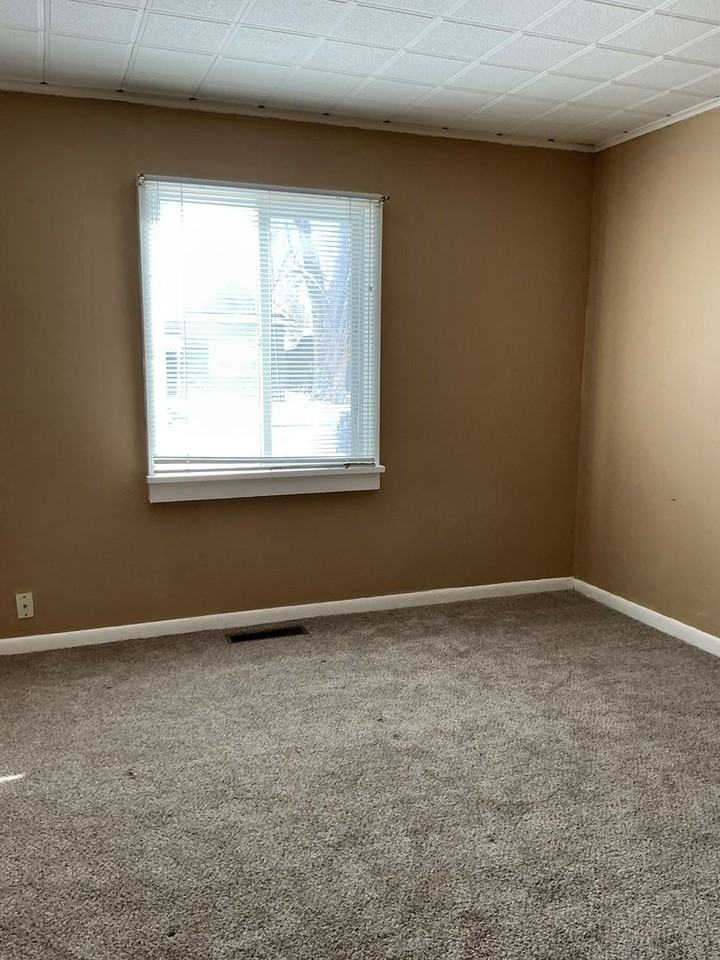 2135 East St - Photo 6 of 15