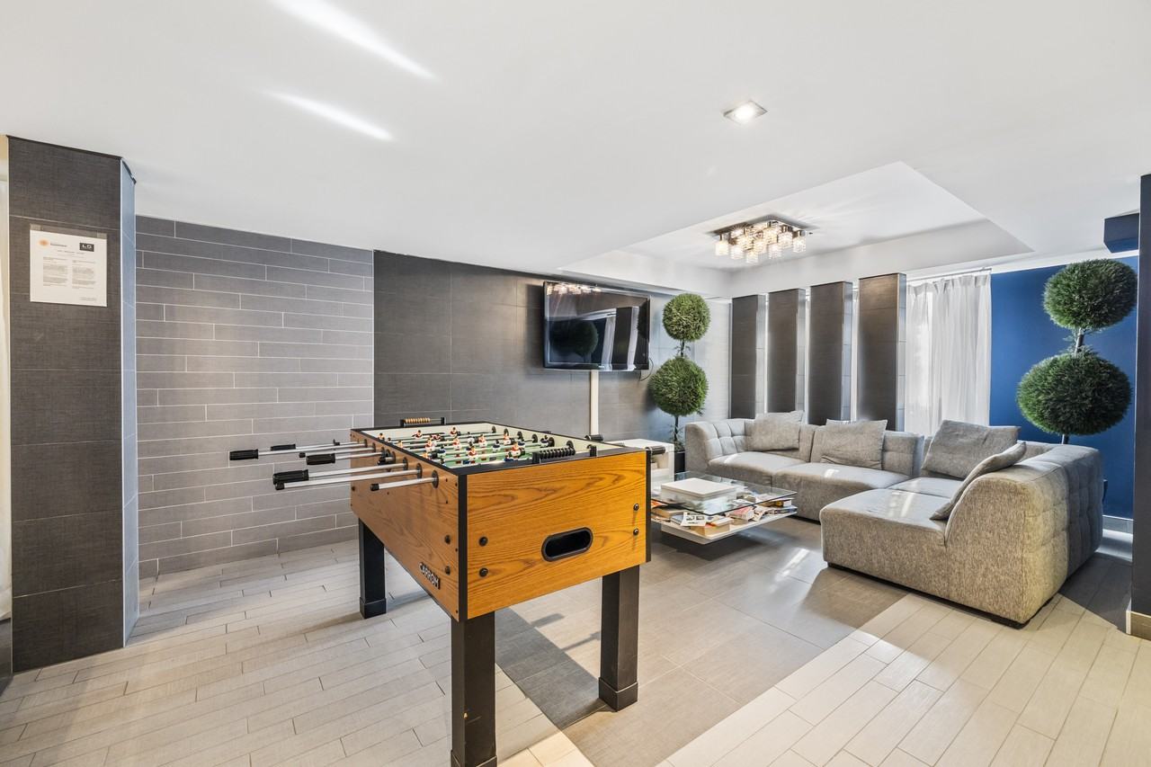 3475 De La Montagne - Photo 3 of 8