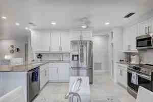 featured image of 6 Lexington Lane East