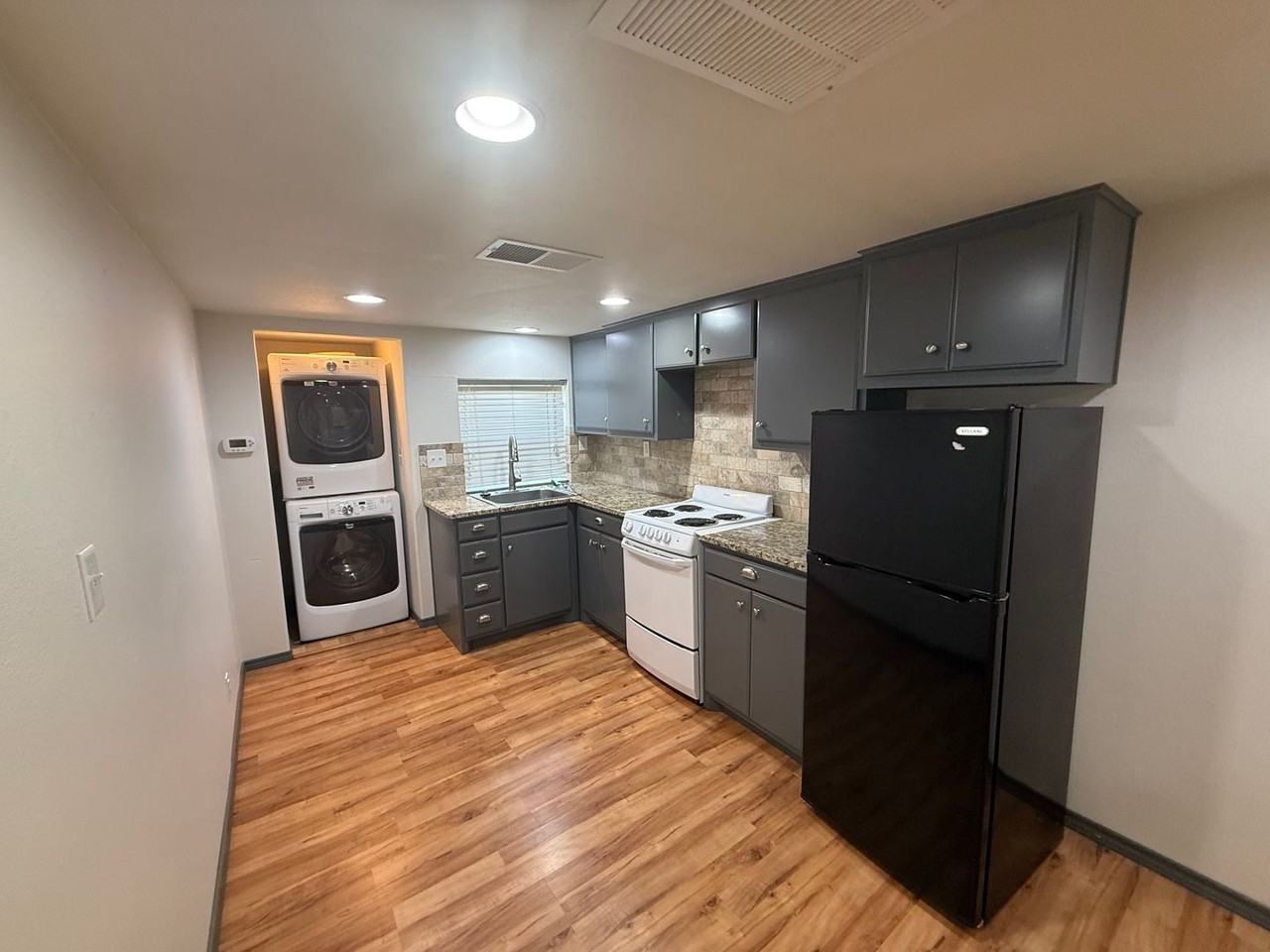 2618 22 - Photo 3 of 18