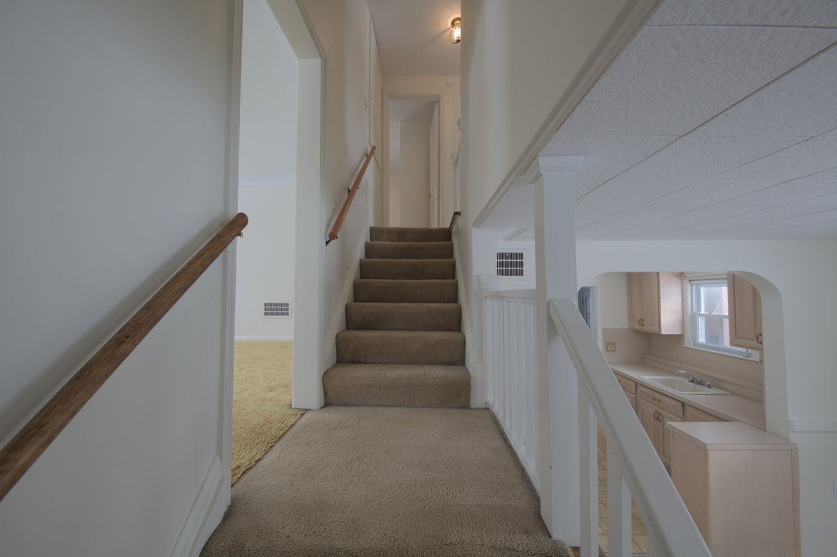 9249 Whitall Ln - Photo 7 of 21