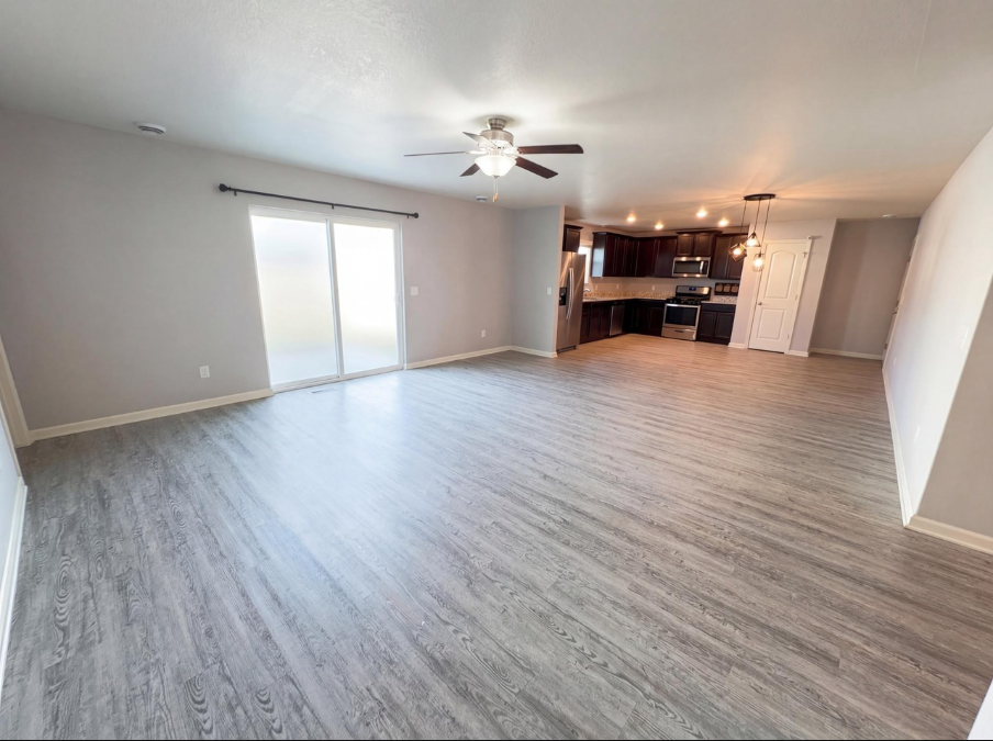 1093 Sunset Ave - Photo 3 of 18