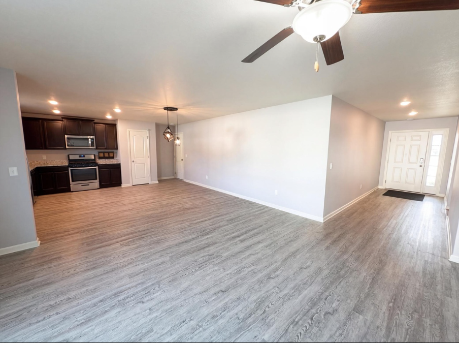 1093 Sunset Ave - Photo 5 of 18