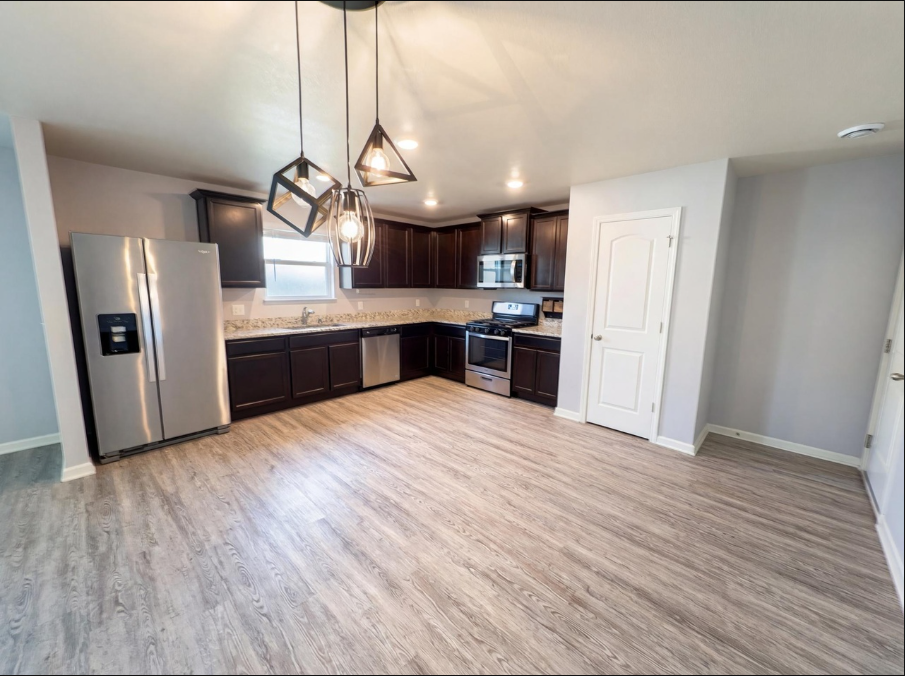 1093 Sunset Ave - Photo 7 of 18