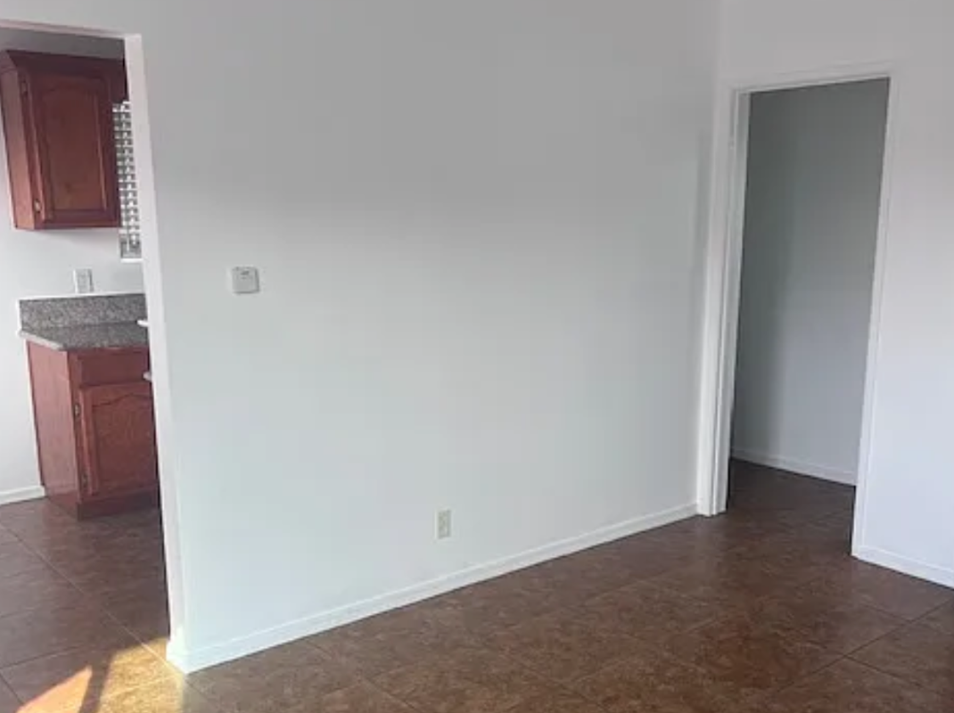 10026 S Grevillea Ave ##1/2 - Photo 3 of 5