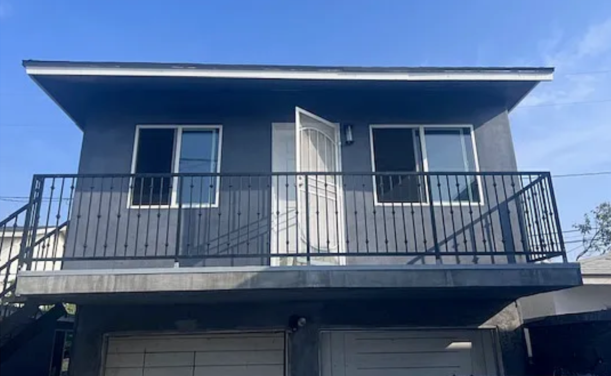 10026 S Grevillea Ave ##1/2 - Photo 5 of 5