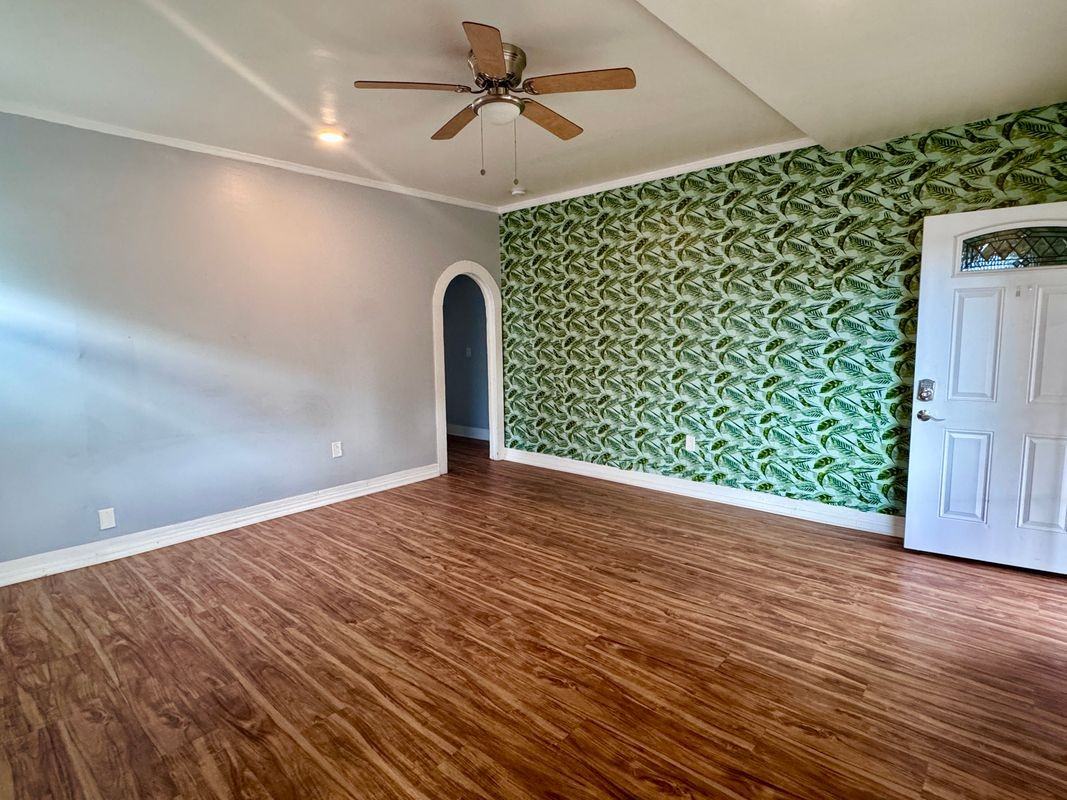 1151 E 15th St - Photo 4 of 19