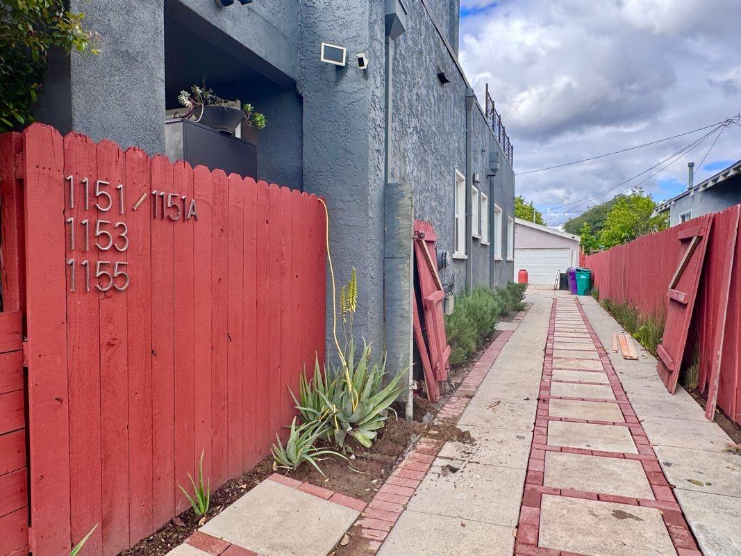 1151 E 15th St - Photo 6 of 19