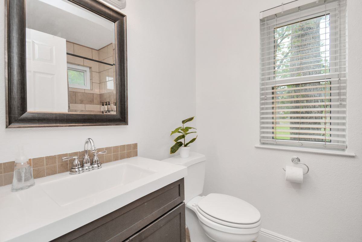 7830 Pardee St - Photo 4 of 16