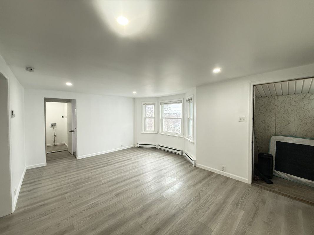 735 Main St - Photo 2 of 22
