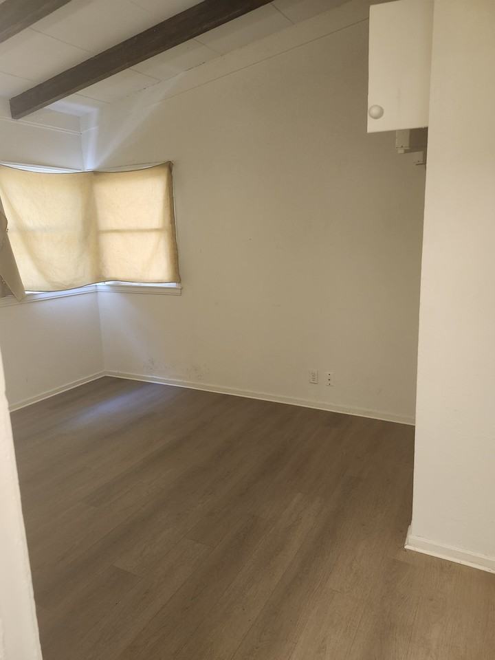 1136 West Dakota Avenue - Photo 6 of 12