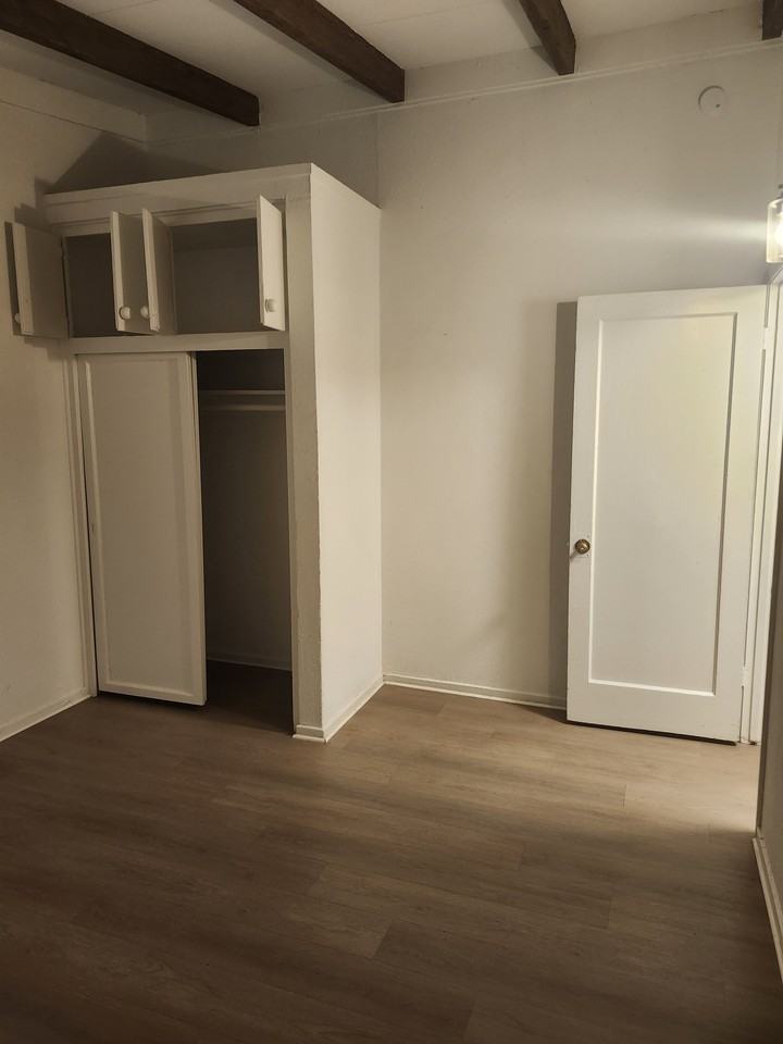 1136 West Dakota Avenue - Photo 7 of 12