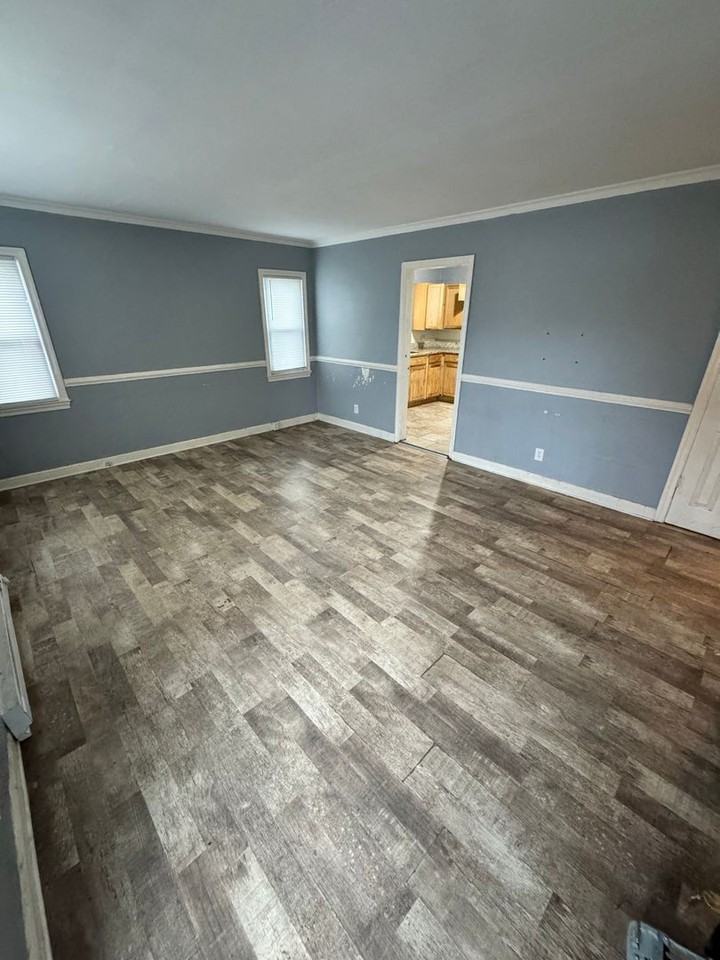 13 E Laburnum Ave - Photo 3 of 14