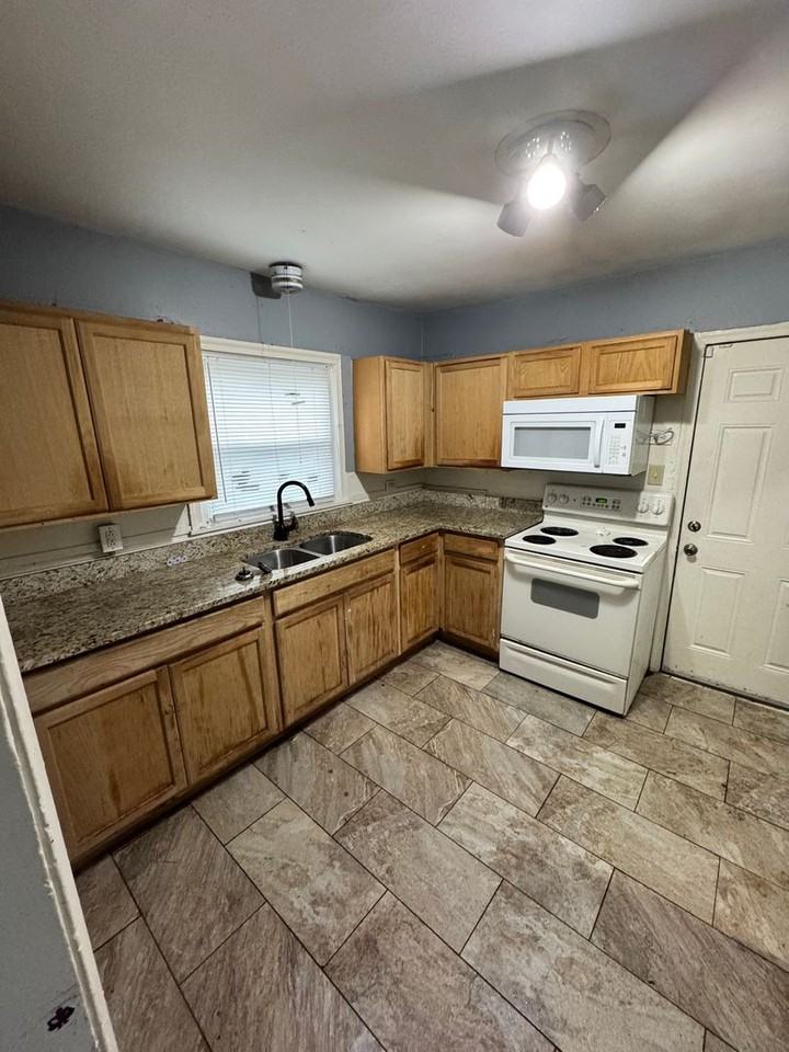 13 E Laburnum Ave - Photo 5 of 14