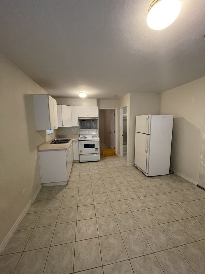 1875 East 36th Avenue - Photo 4 of 4