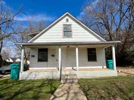 featured image of 17, 17A East Washington Street