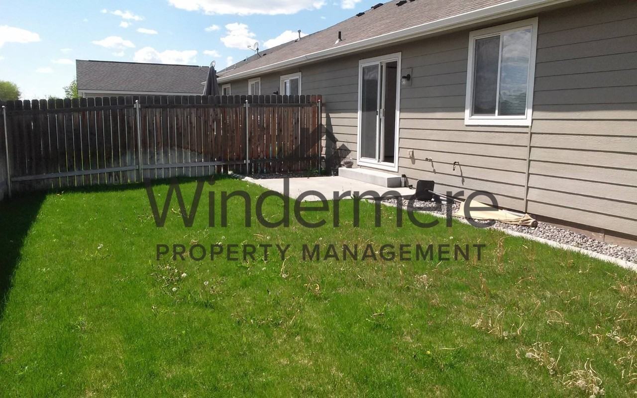 187 Nw Maria St #1 - Photo 2 of 2