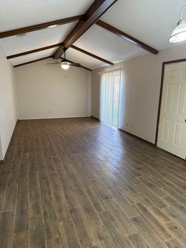 1006 Fairway Dr - Photo 2 of 8