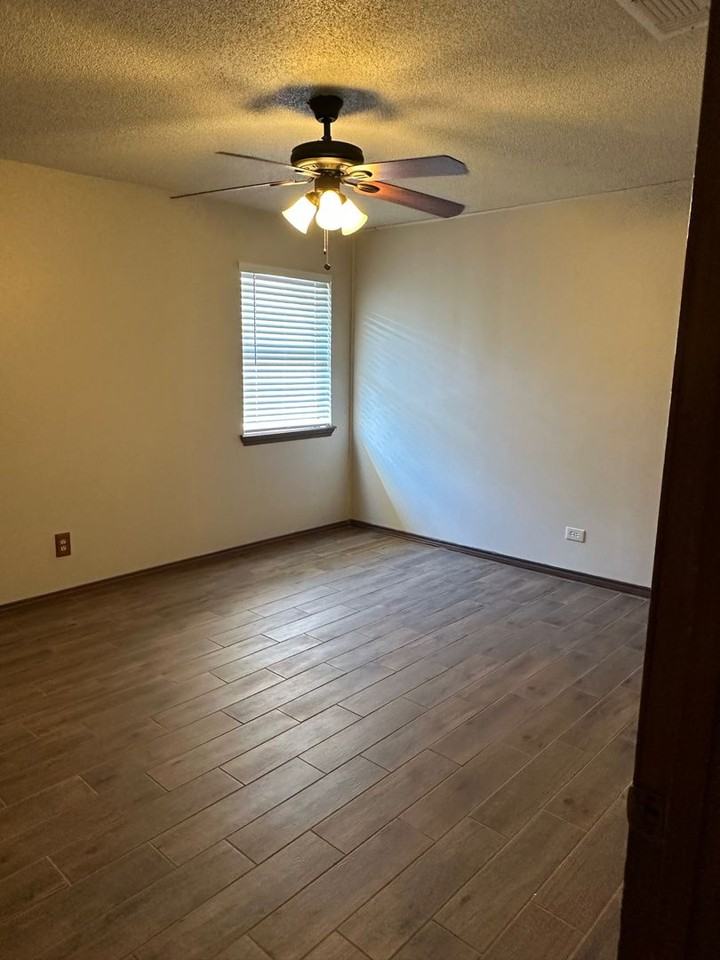 1006 Fairway Dr - Photo 5 of 8