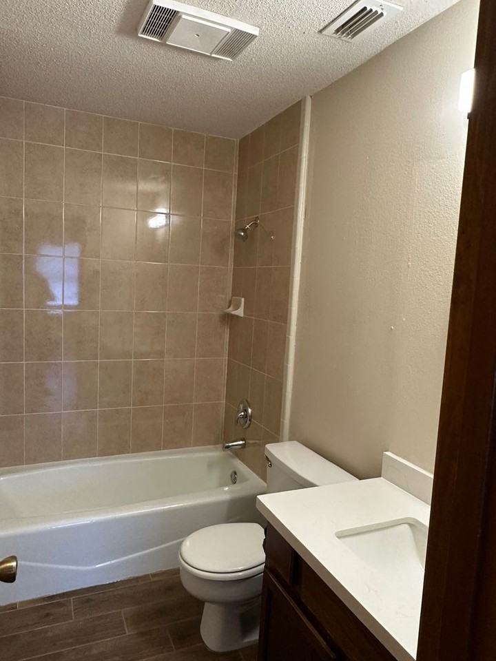 1006 Fairway Dr - Photo 6 of 8