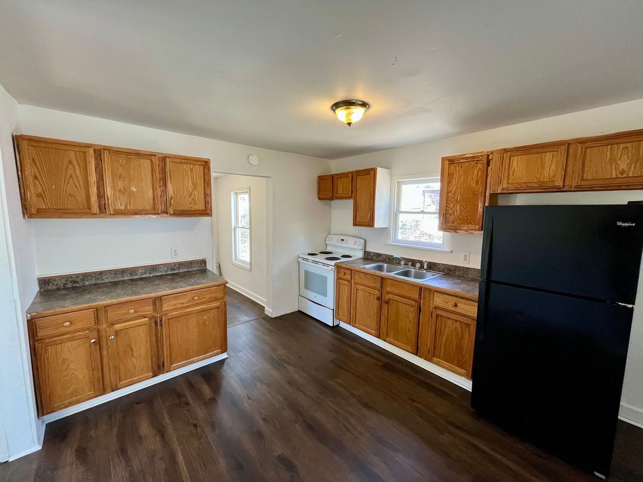 716 Elizabeth St - Photo 3 of 8