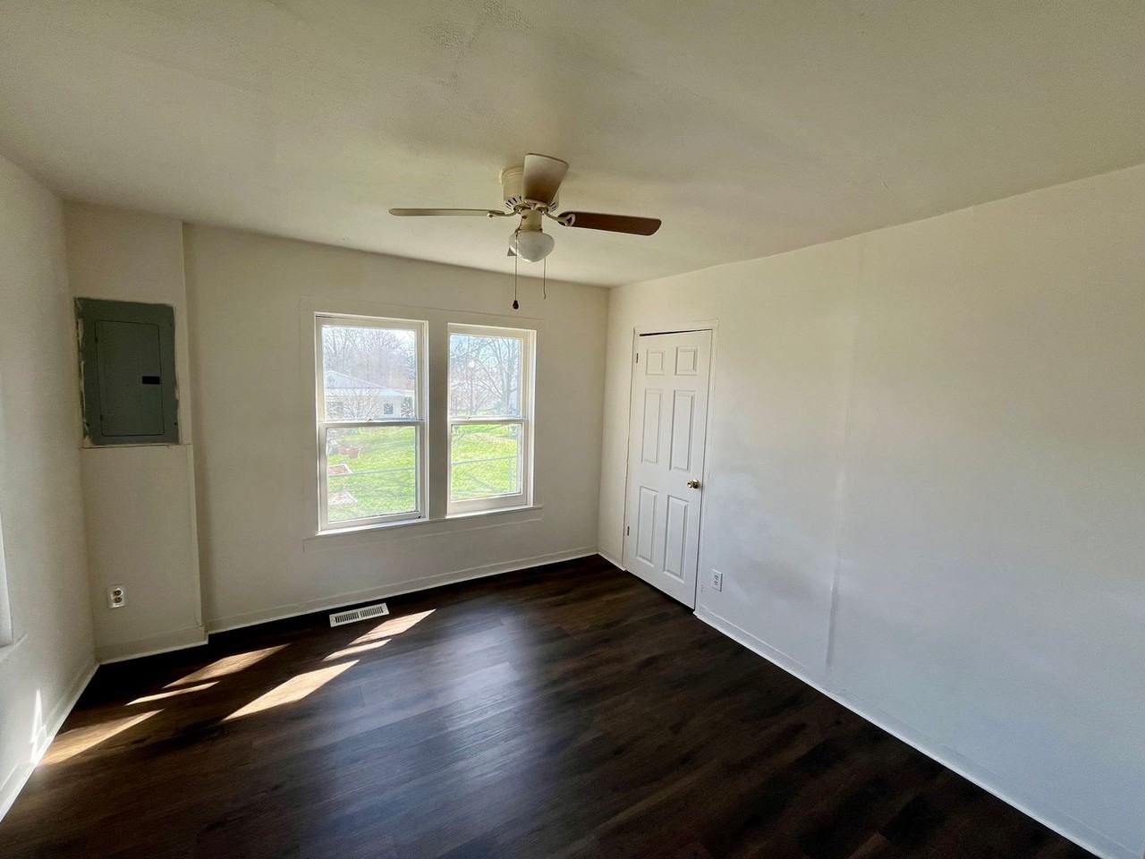 716 Elizabeth St - Photo 5 of 8