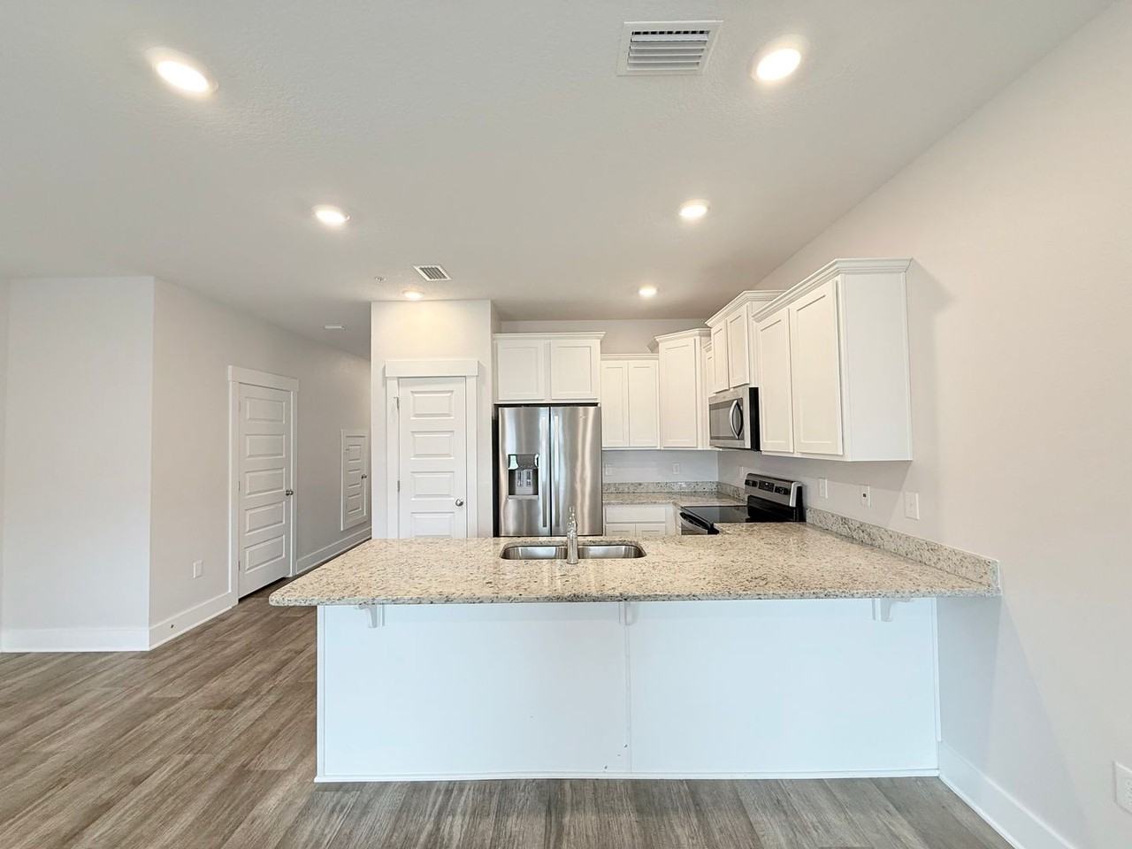 1532 Farragut Way - Photo 4 of 18