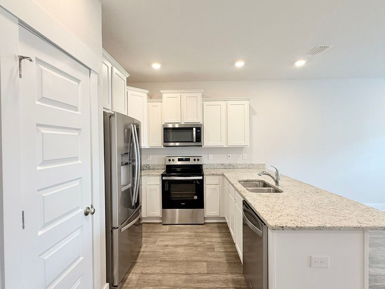 1532 Farragut Way - Photo 5 of 18