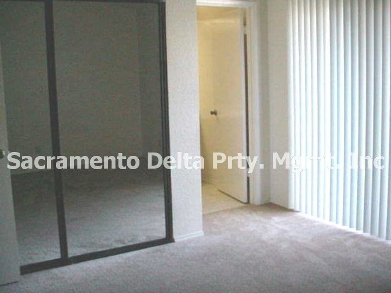 1042 Johnfer Way - Photo 4 of 15