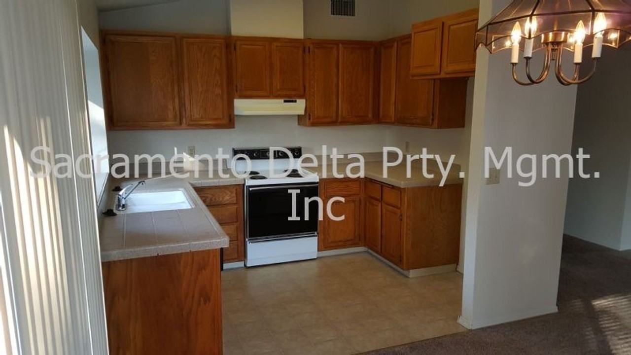 1042 Johnfer Way - Photo 6 of 15