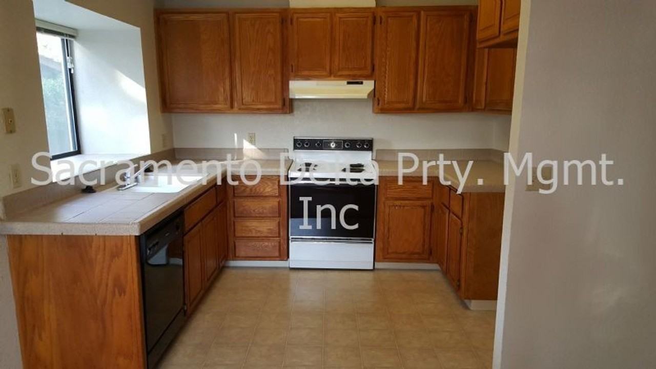 1042 Johnfer Way - Photo 7 of 15