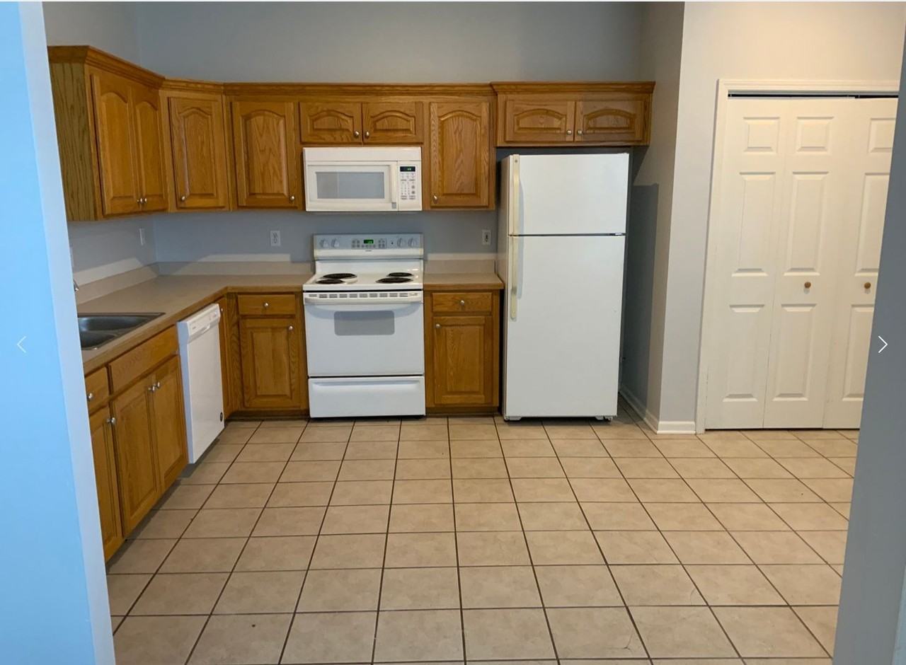 113 113 - 115 Bradley Court - Photo 2 of 5