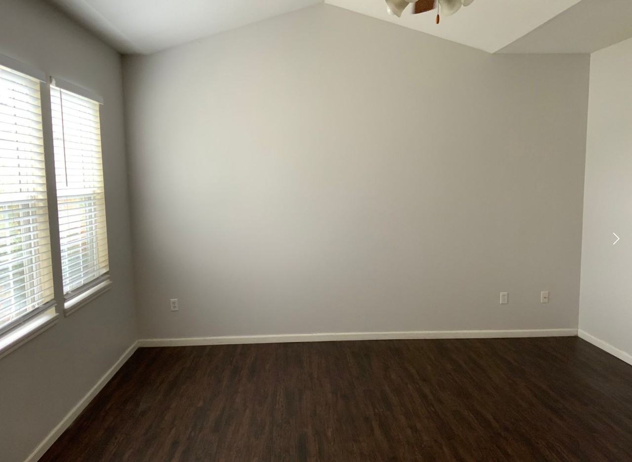 113 113 - 115 Bradley Court - Photo 3 of 5