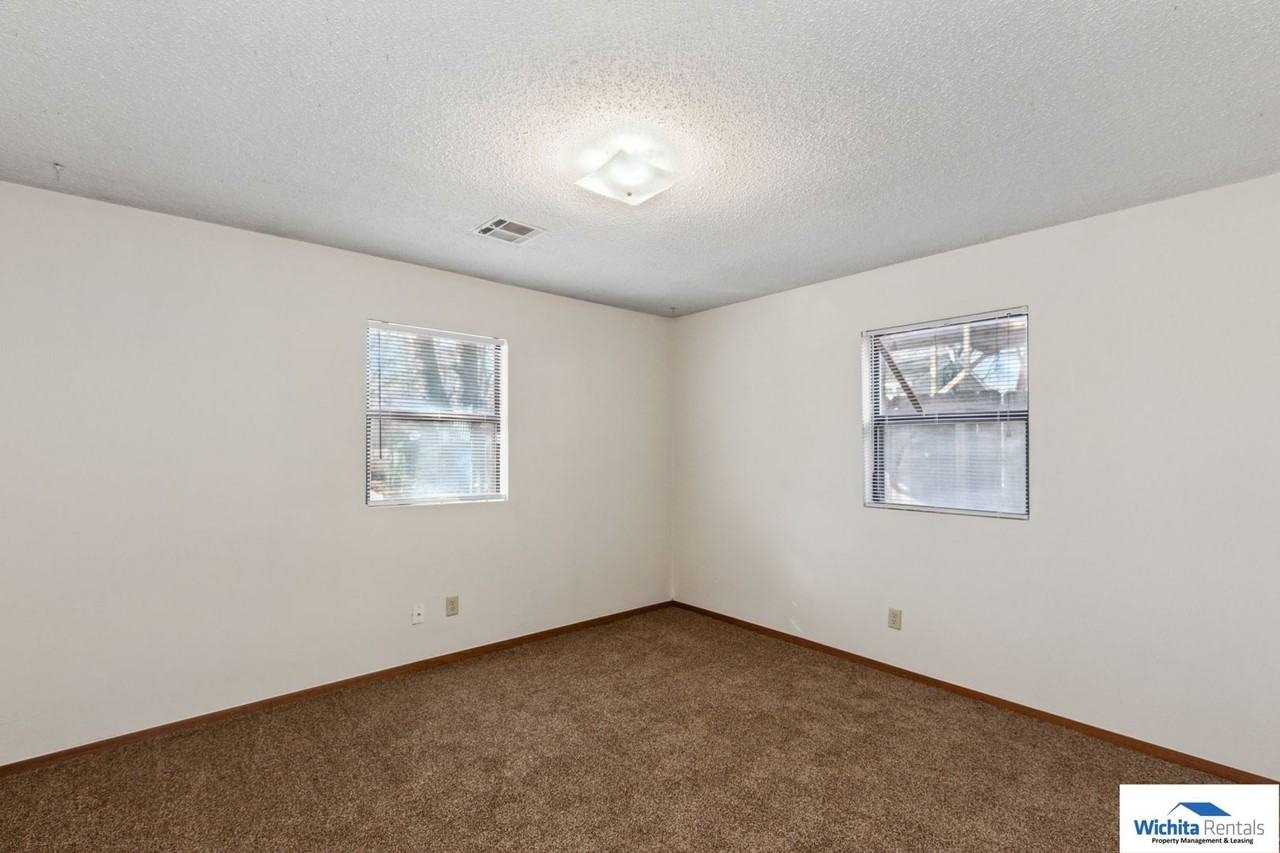 1713 N Arkansas Ave - Photo 7 of 12