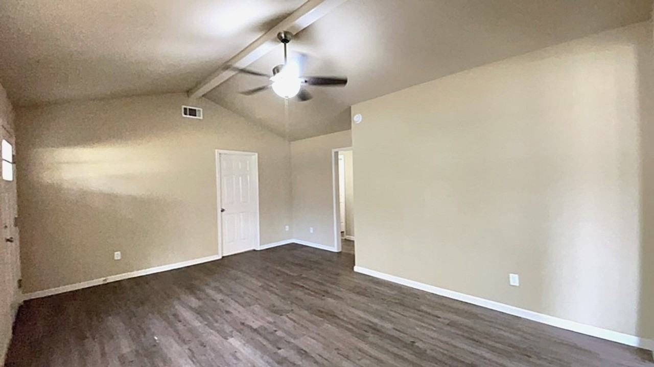 325 Alex St - Photo 2 of 9