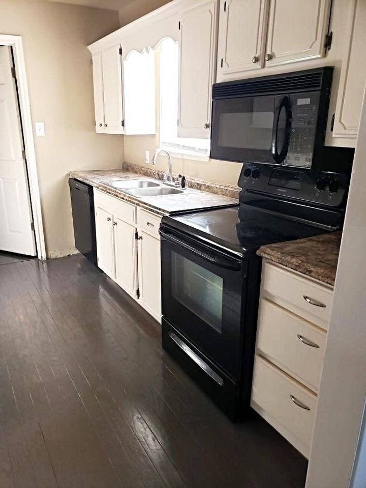 325 Alex St - Photo 5 of 9