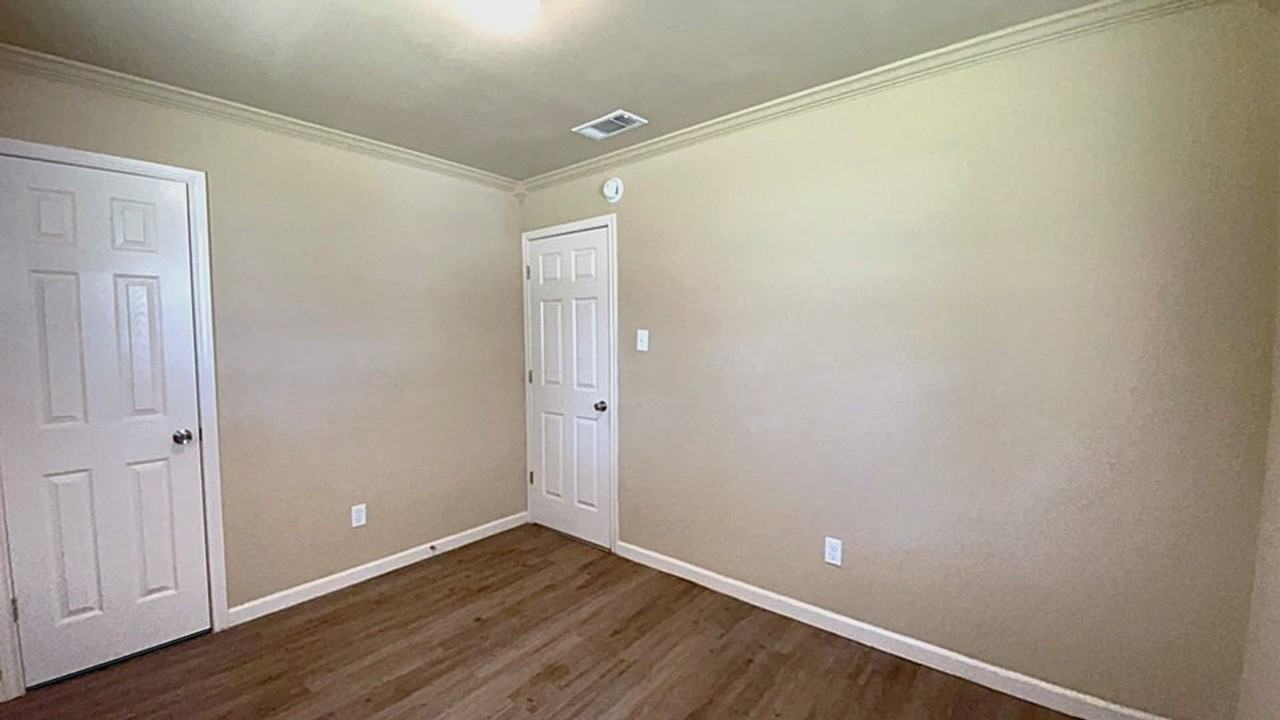 325 Alex St - Photo 6 of 9