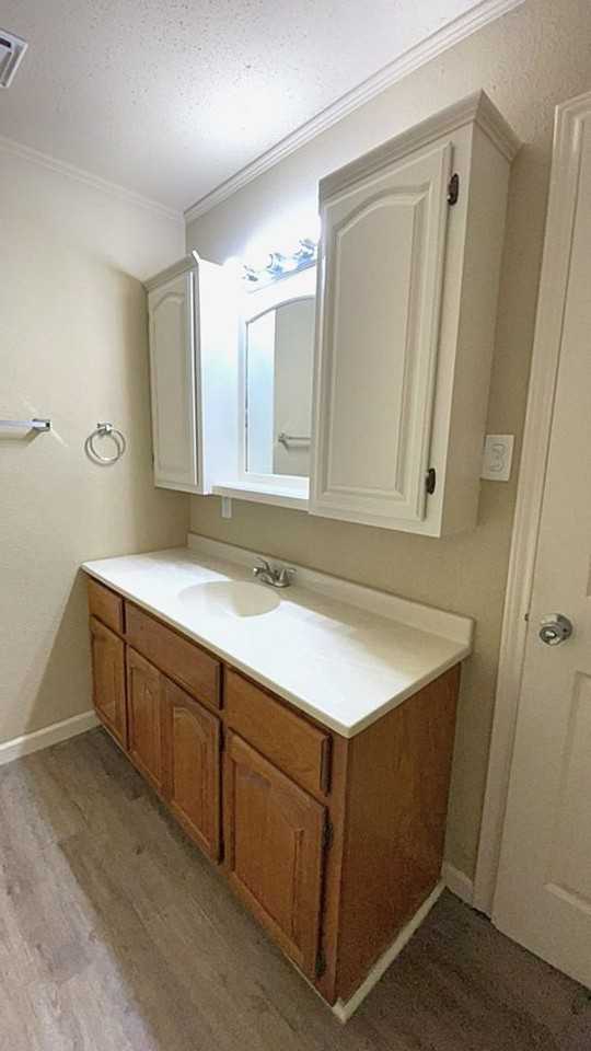 325 Alex St - Photo 7 of 9