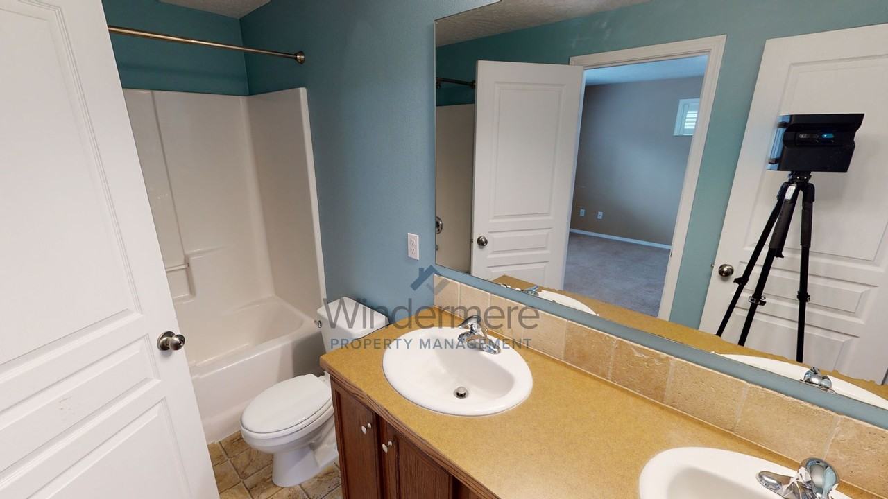 1233 Sw Carver St - Photo 7 of 13