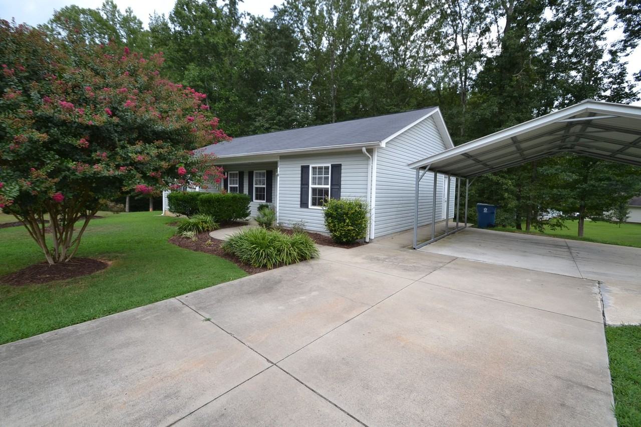 112 Dundee Ct - Photo 2 of 14