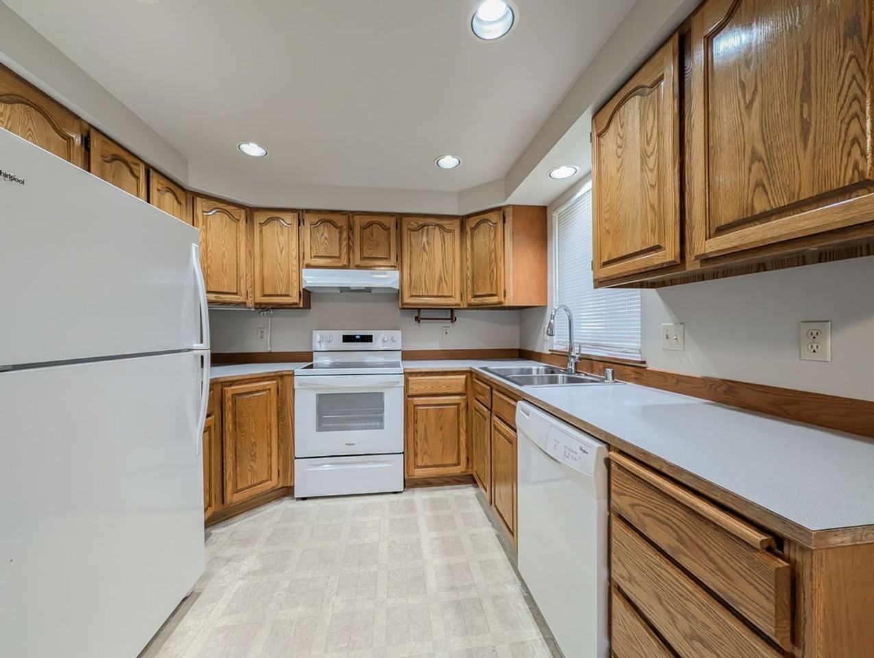 9703 48th Dr Ne - Photo 3 of 12