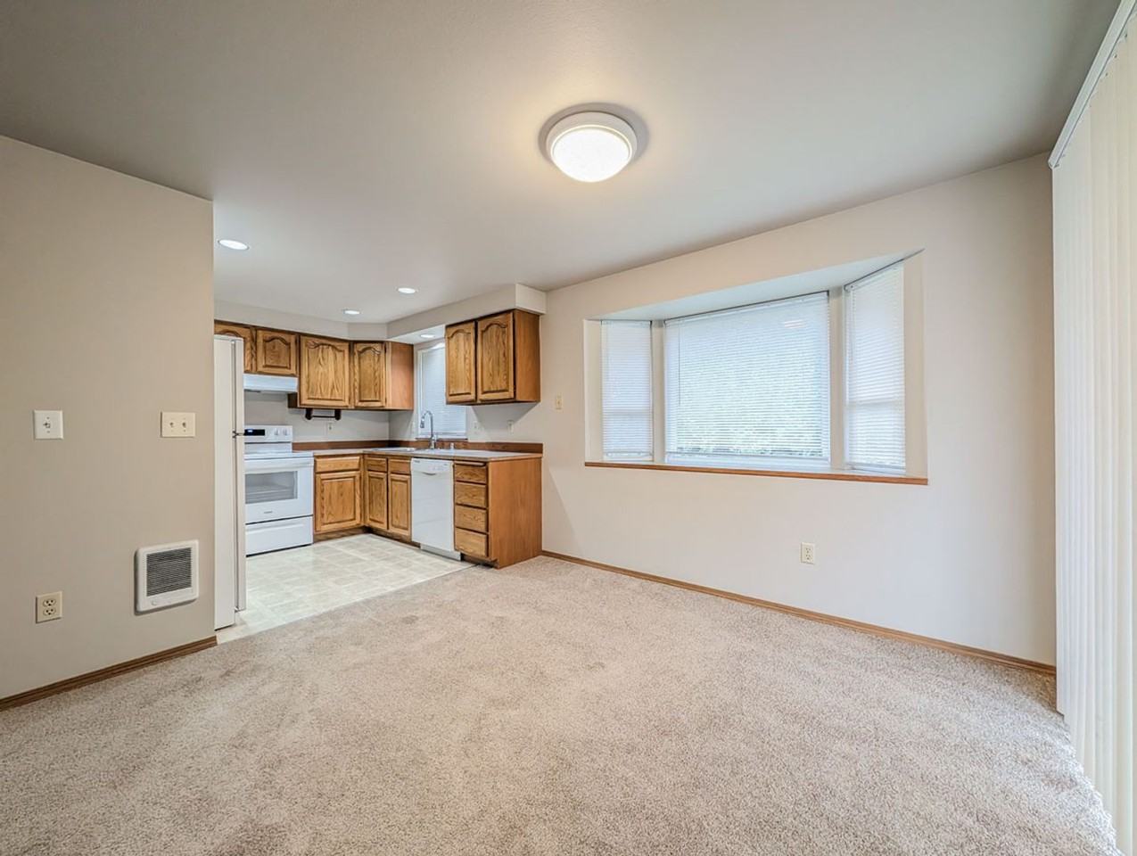 9703 48th Dr Ne - Photo 4 of 12