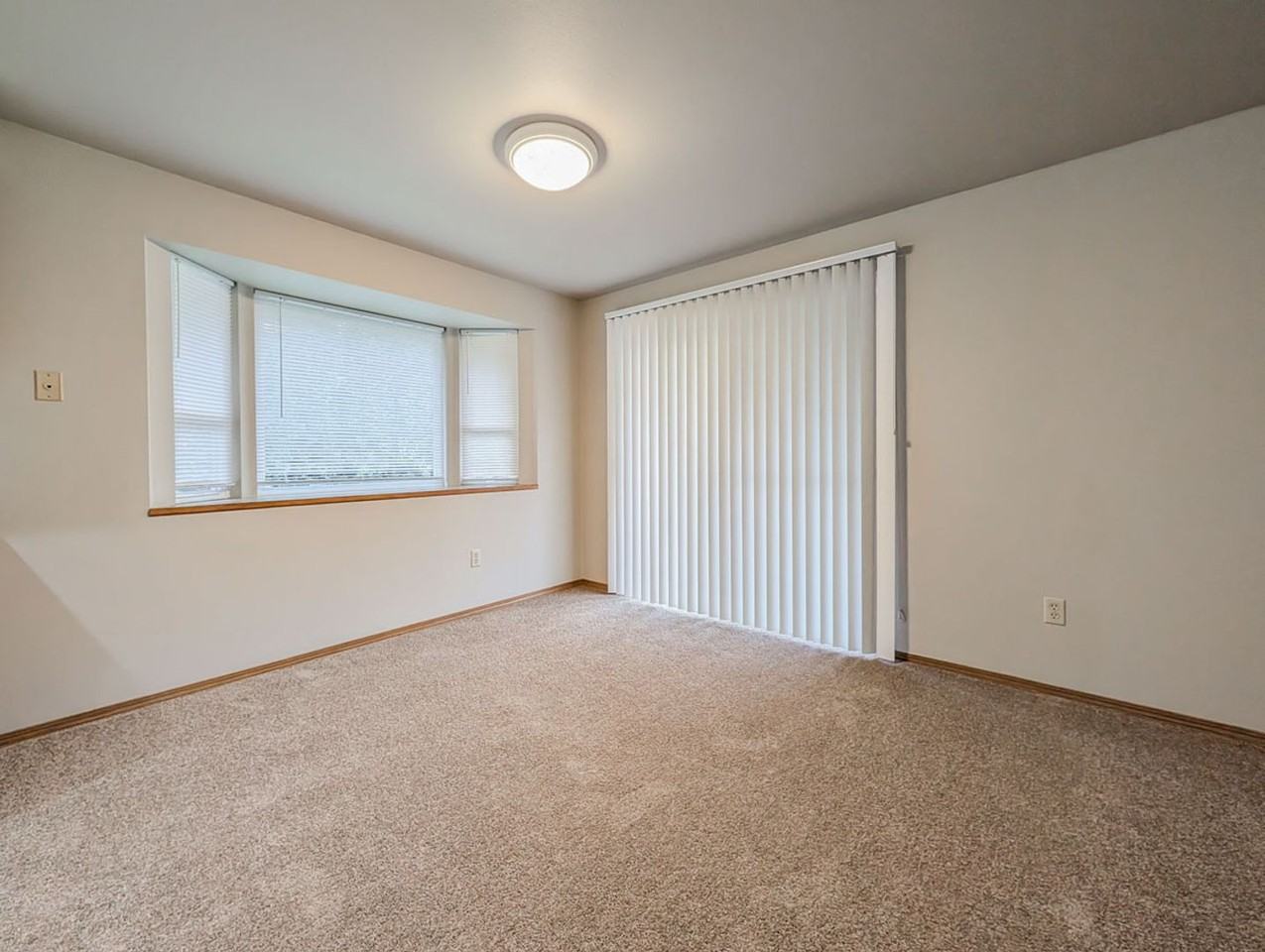 9703 48th Dr Ne - Photo 5 of 12