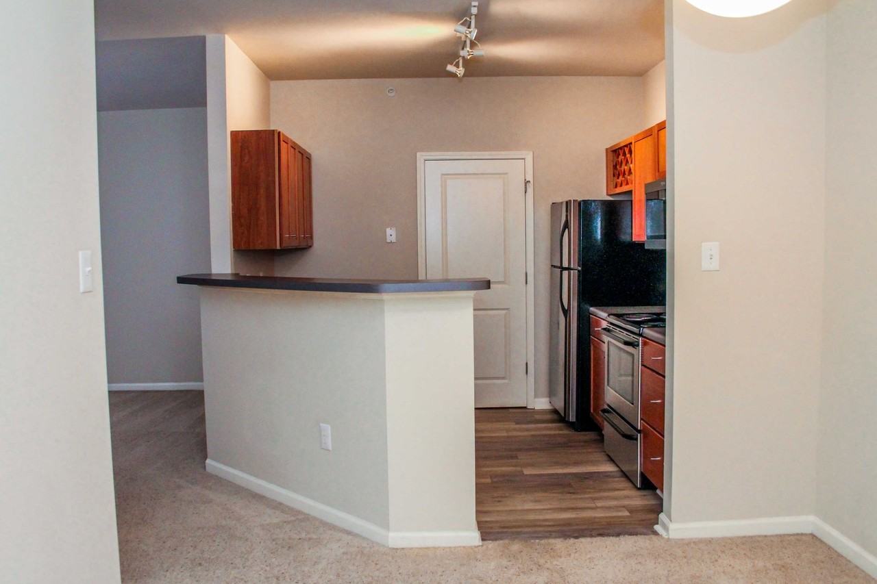 705 Walker Sq #2D - Photo 2 of 15