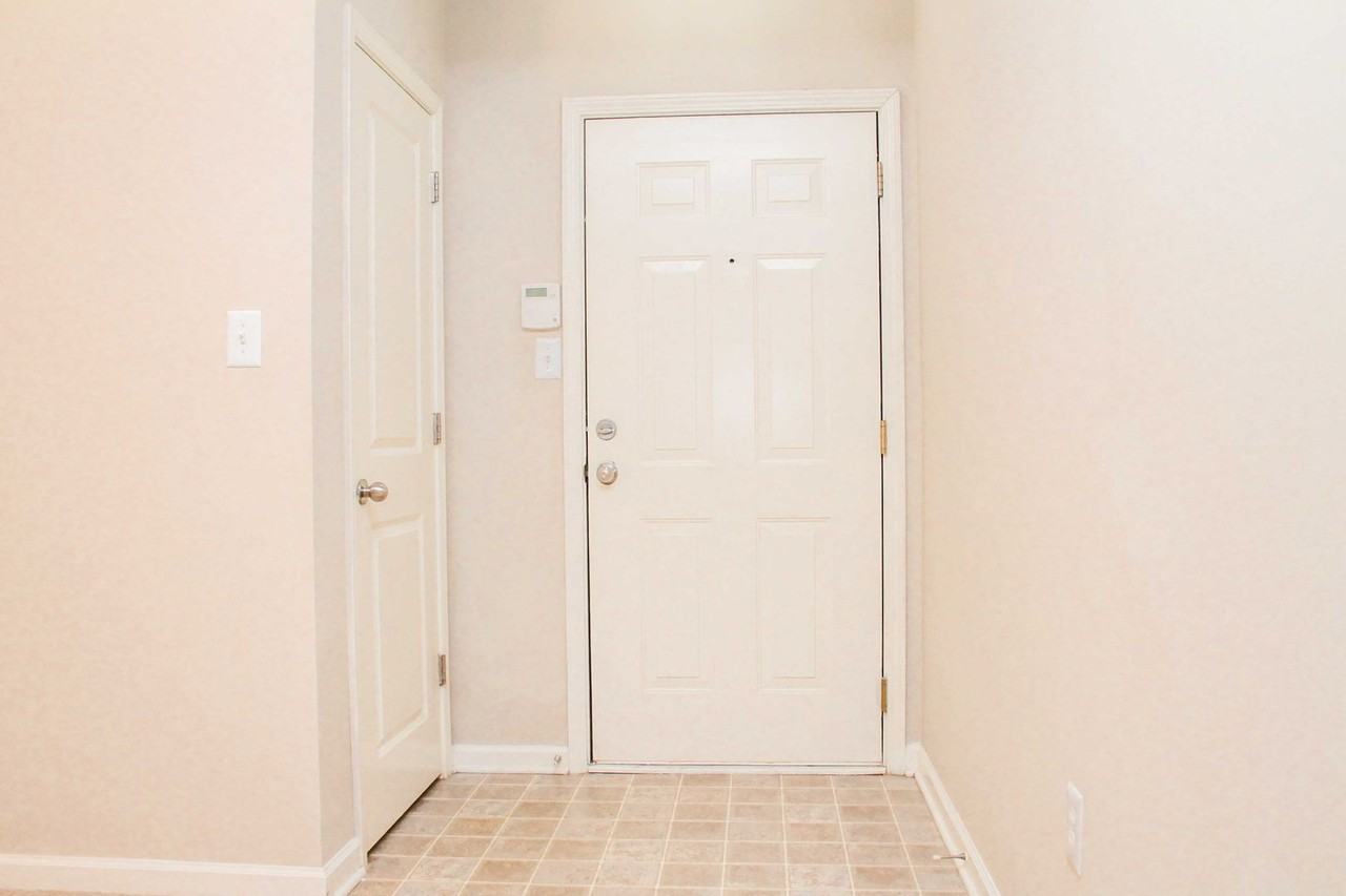 705 Walker Sq #2D - Photo 3 of 15