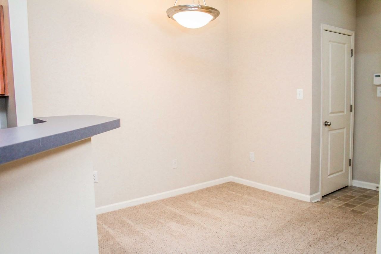 705 Walker Sq #2D - Photo 4 of 15