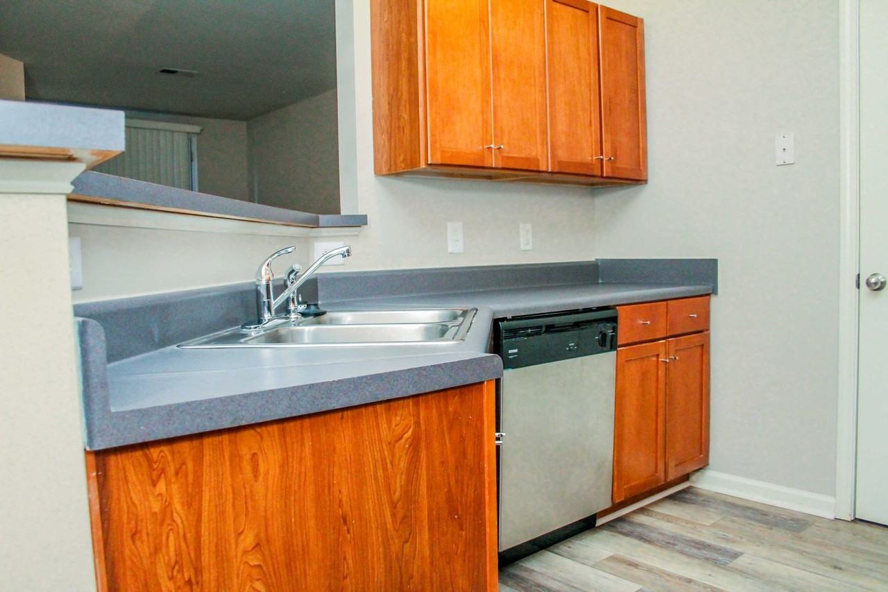 705 Walker Sq #2D - Photo 5 of 15