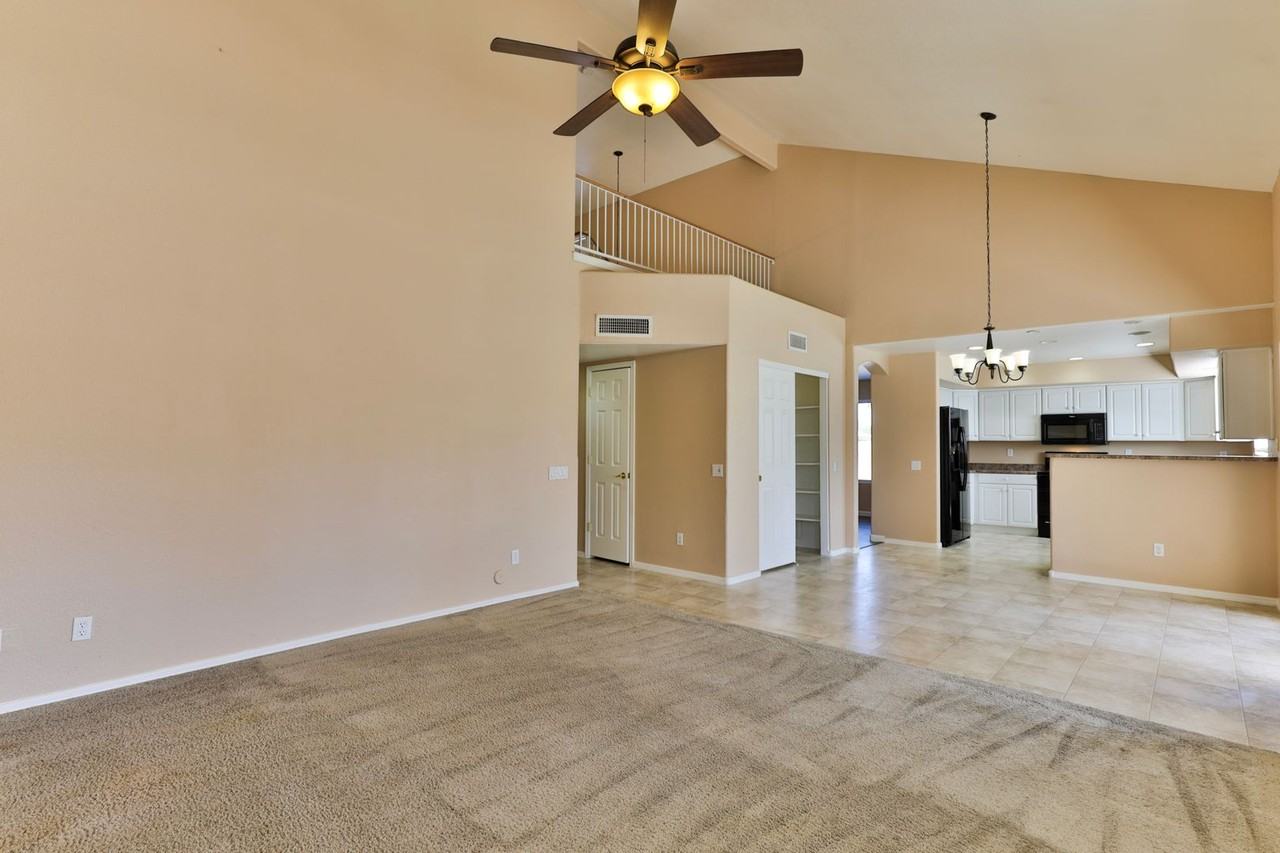 6759 N 77th Dr - Photo 5 of 31
